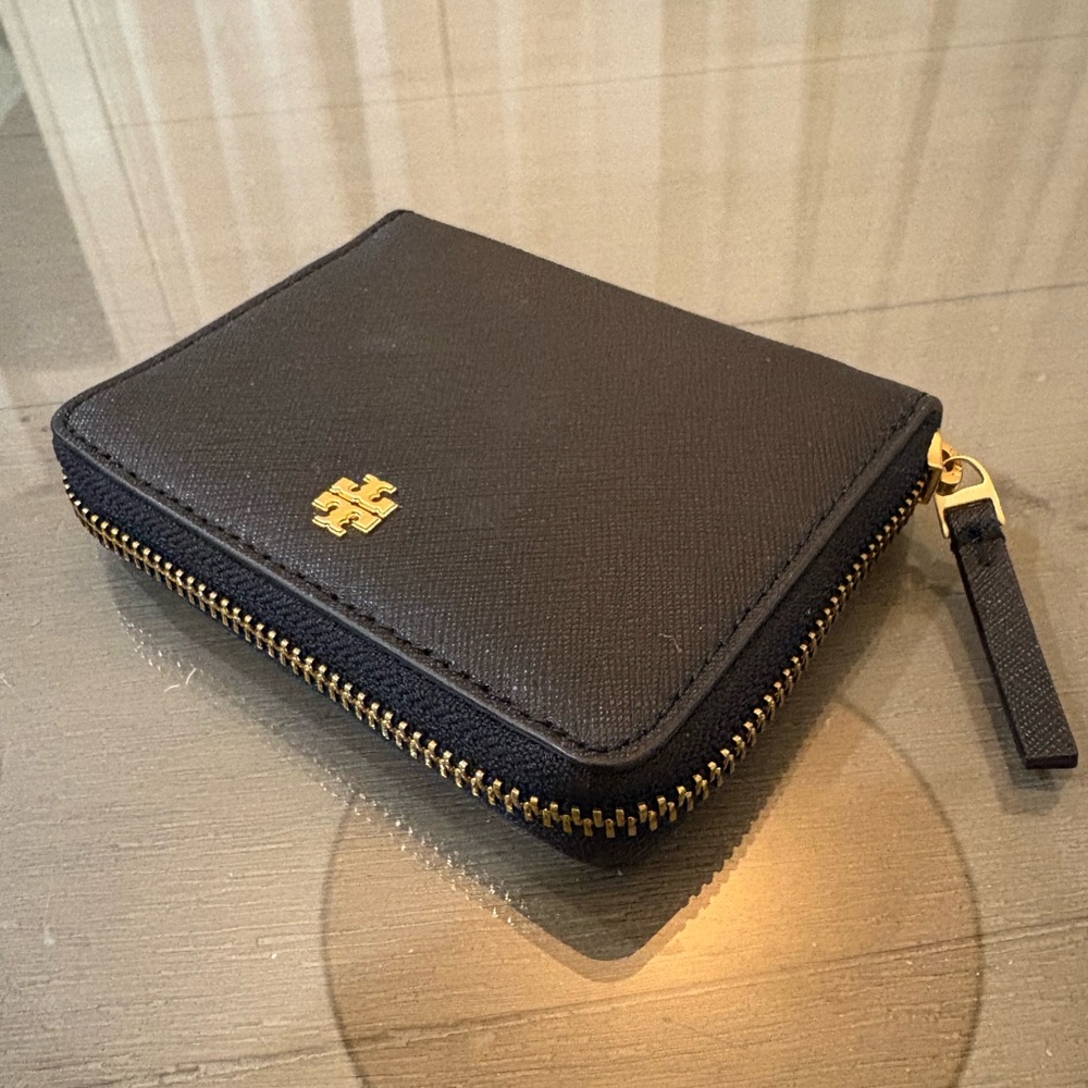 Tory Burch zip wallet - Picture 2 of 6